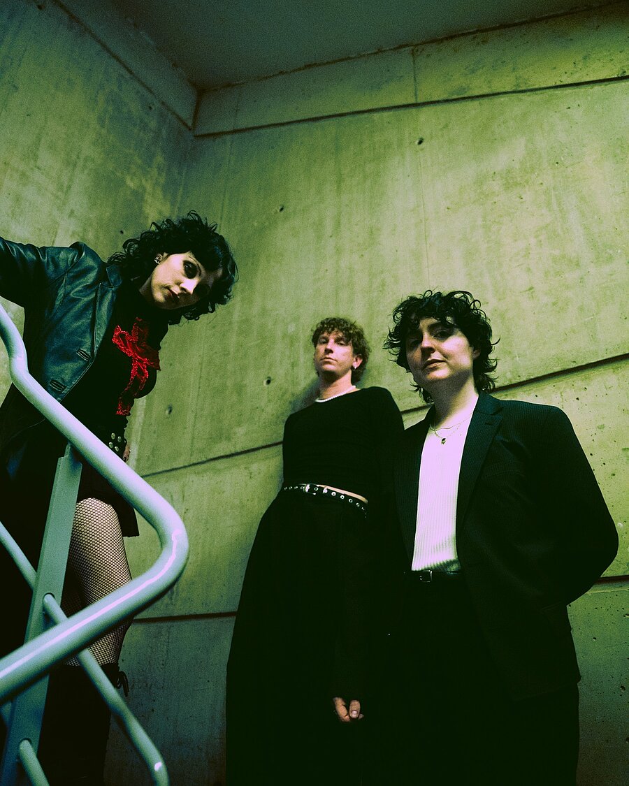 PALE WAVES